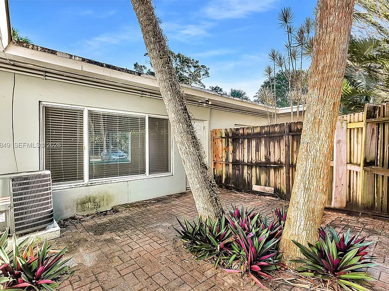 1550 SW 23rd Ct #A — Photo 26
