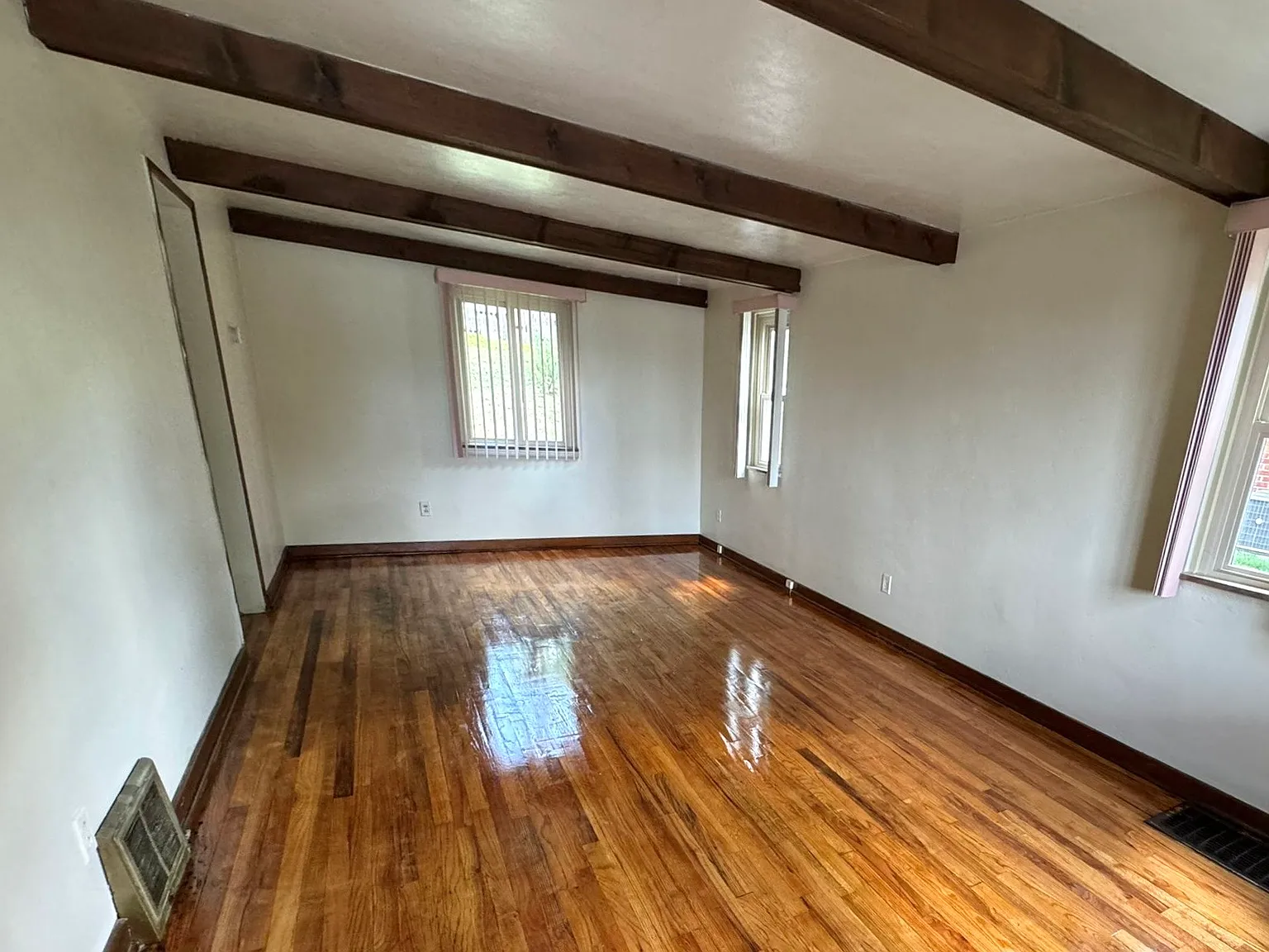 3 bed, 1100 sqft, $1,450 — Photo 2
