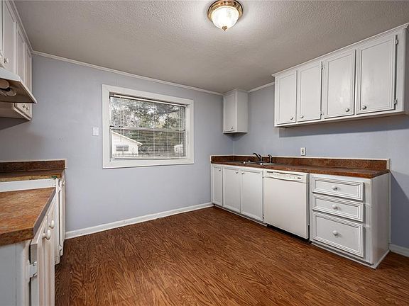 3rd image of 1001 NE 2ND AVENUE