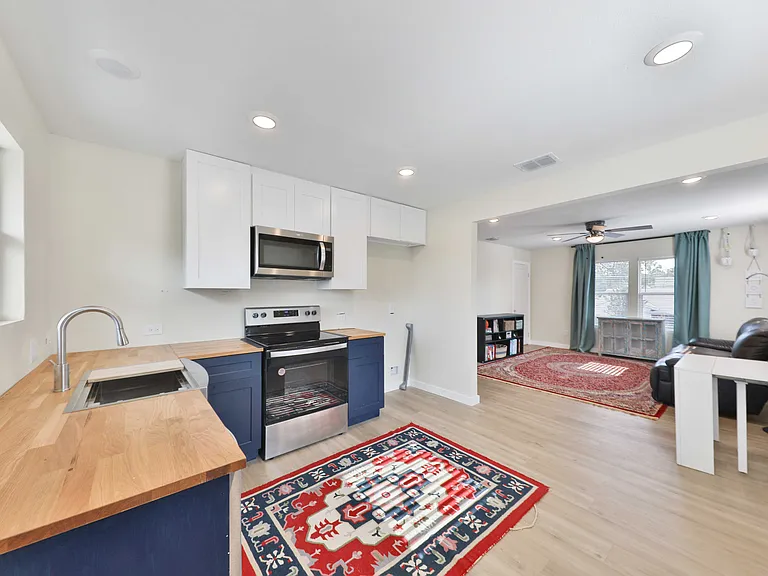 315 W Norwood Ct #1 — Photo 2