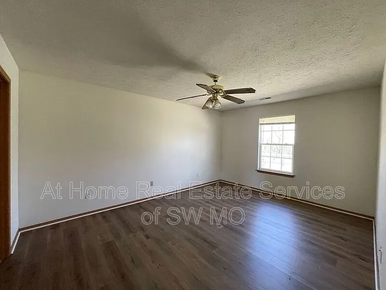 4345 W La Siesta — Photo 4