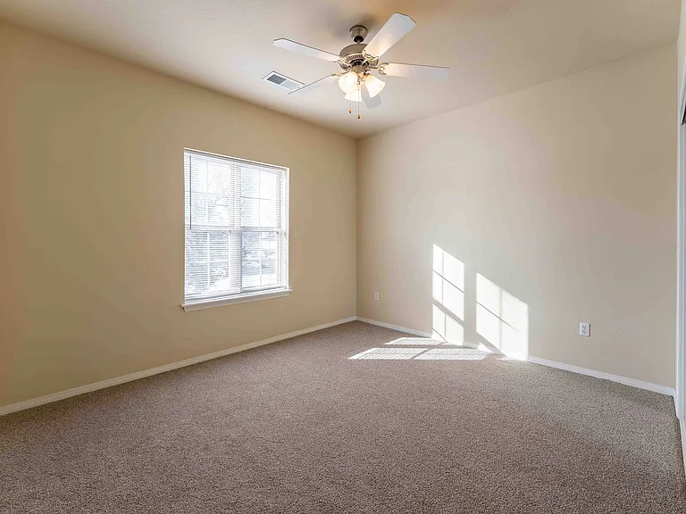 Coryell Courts Apartments — Photo 59