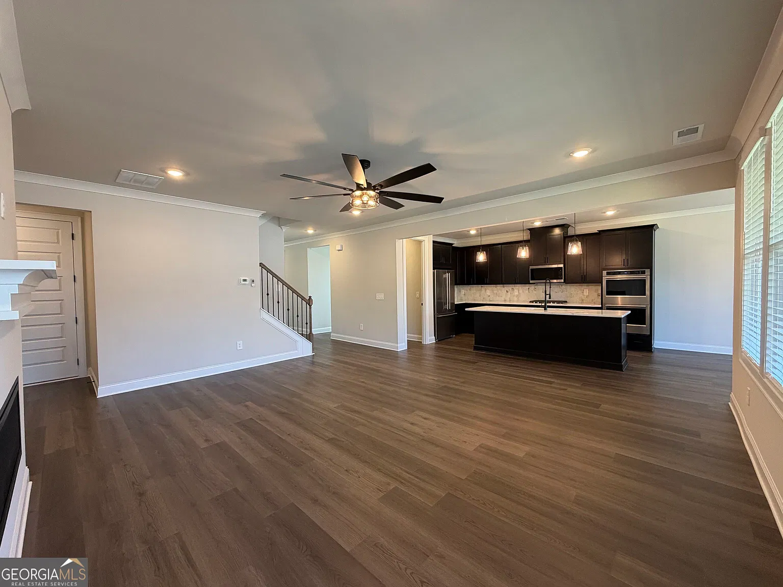 4 bed, 3.5 bath, 3000 sqft, $3,300 — Photo 2