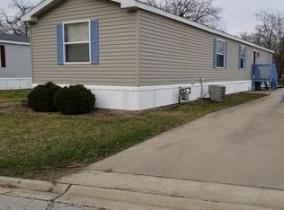 68 Meadowlark Ln, Beecher, IL 60401