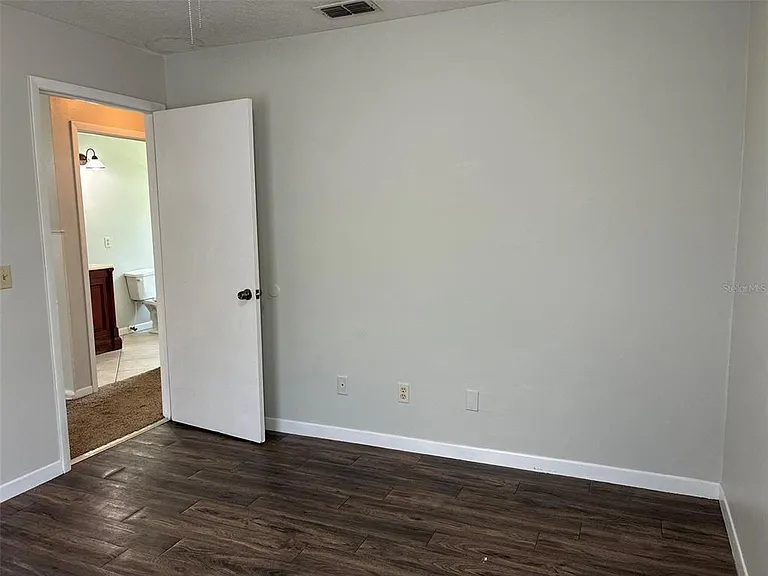 320 Queen Ave — Photo 13