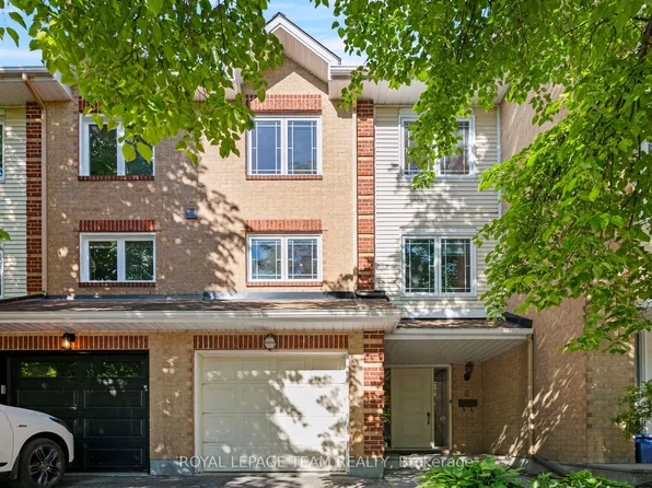8 Mannington Ct, Ottawa, ON K2J 4A1