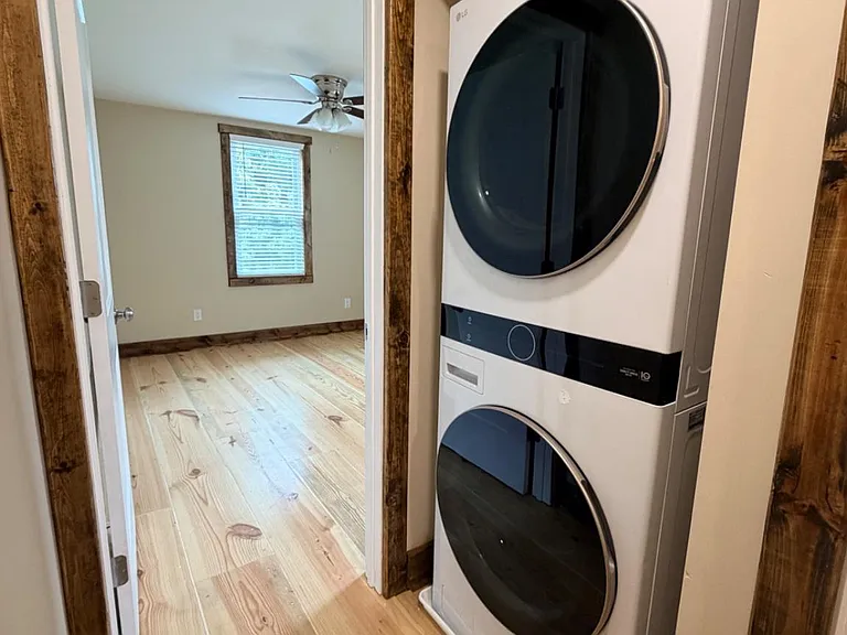 121 E Union St — Photo 21