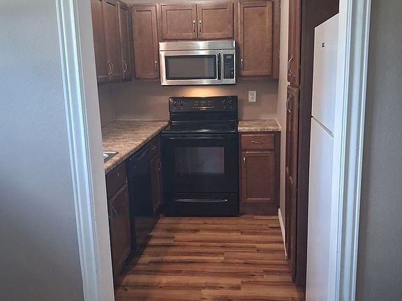 4th image of 3206 Missouri Pl #3212