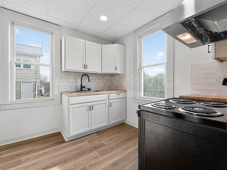604 Hart St — Photo 24
