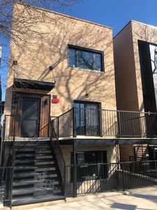 2220 W Ohio St, Chicago, IL, 60612