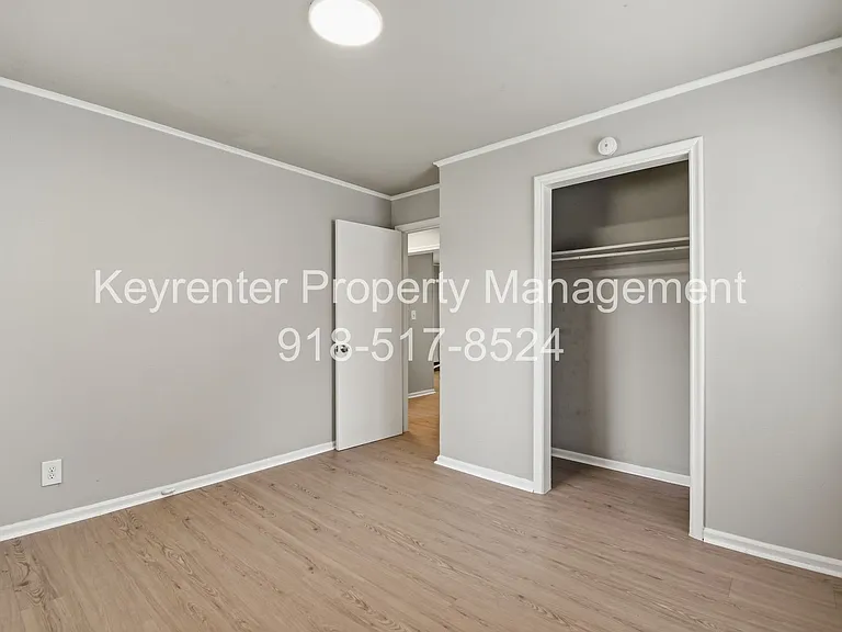 1514 E 49th St — Photo 15
