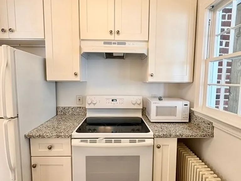 - 4534 Avondale Street — Photo 20