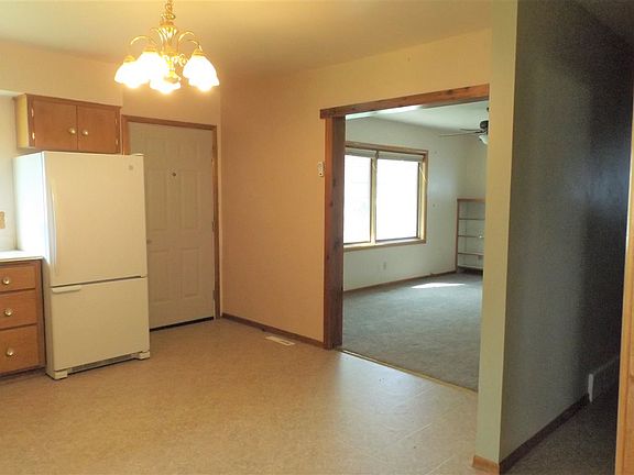 3rd image of 327 E Olympic Ave