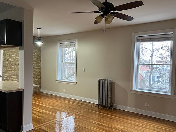 5th image of 2142 W Berteau Ave #3S