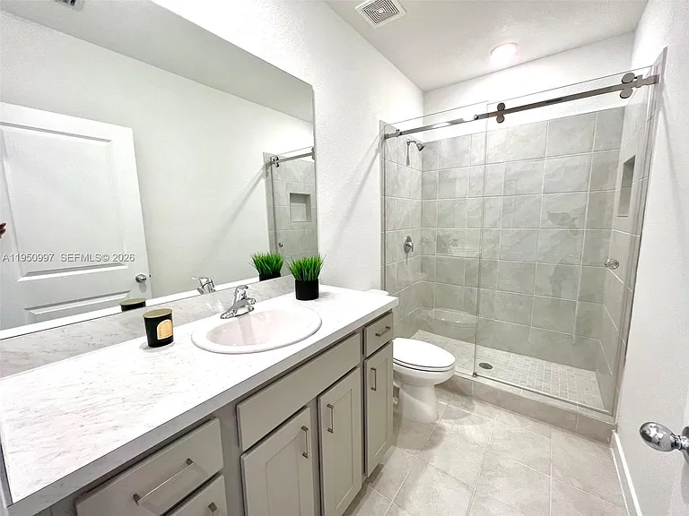 429 NE 12th St #0 — Photo 9
