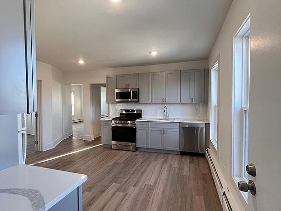 4th image of 153 Park St #3