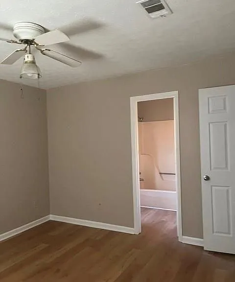 1290 Knoll Ct #B — Photo 8