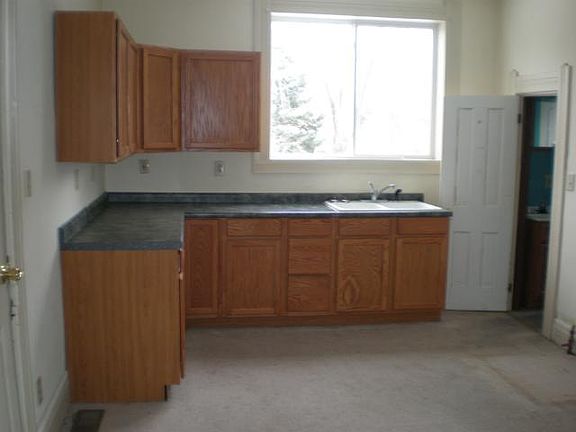 3rd image of 403 S Dunn Ave