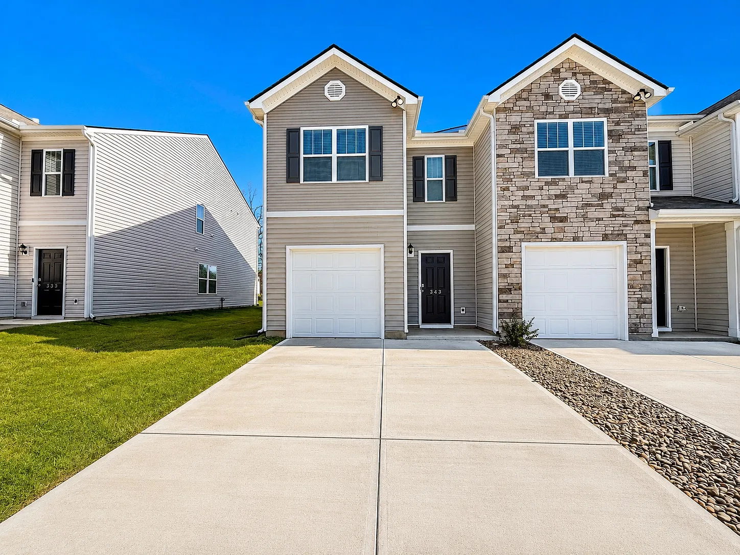 3 bed, 2.5 bath, 1416 sqft, $1,895 — Photo 2