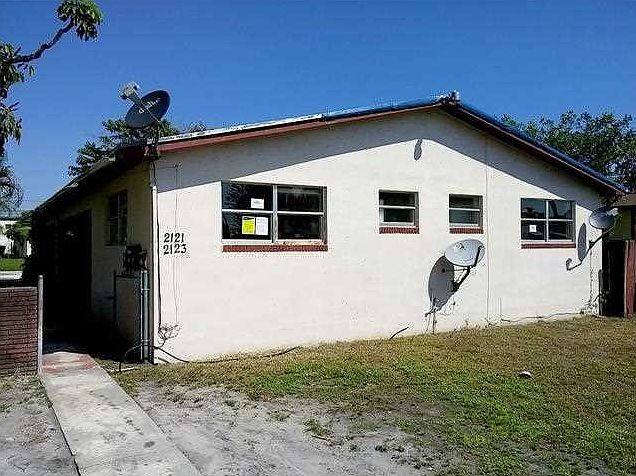 1st image of 2121 Lee St