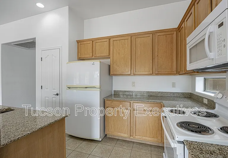 7585 E Picket Fence Ln — Photo 2
