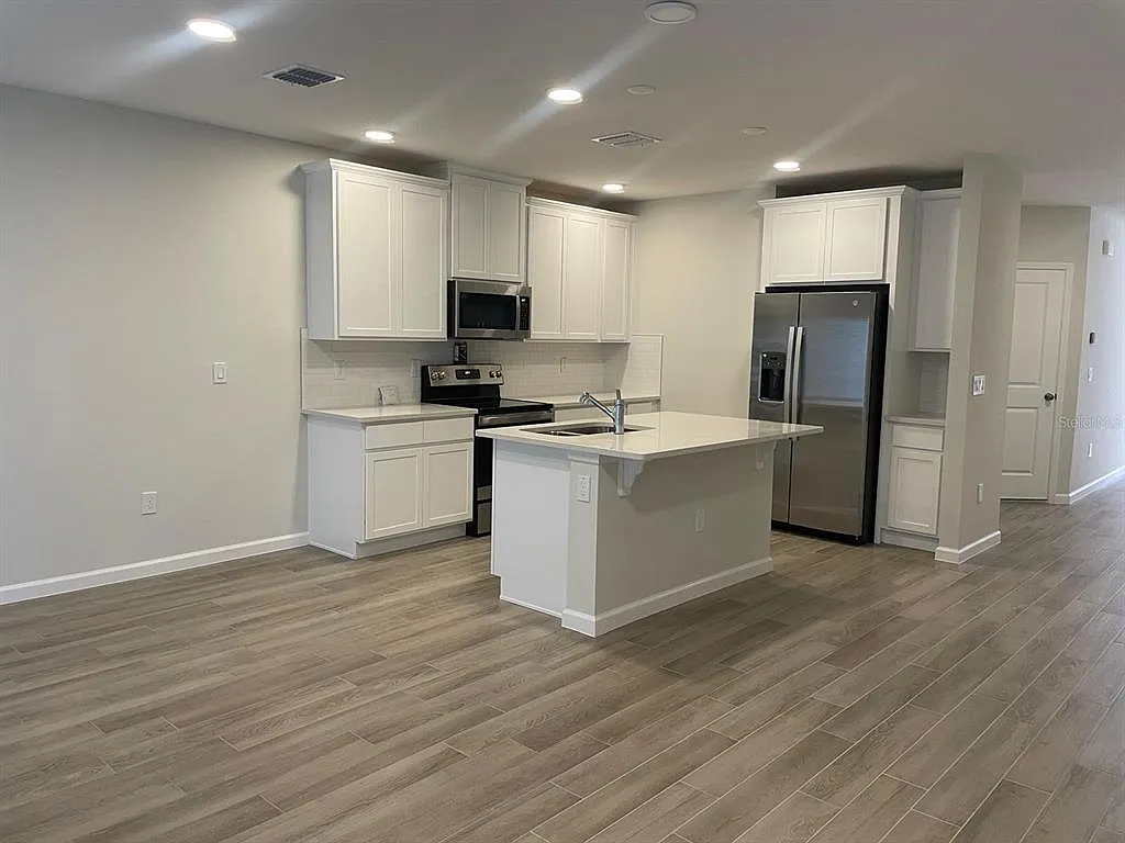 3 bed, 2.5 bath, 1556 sqft, $2,450 — Photo 3