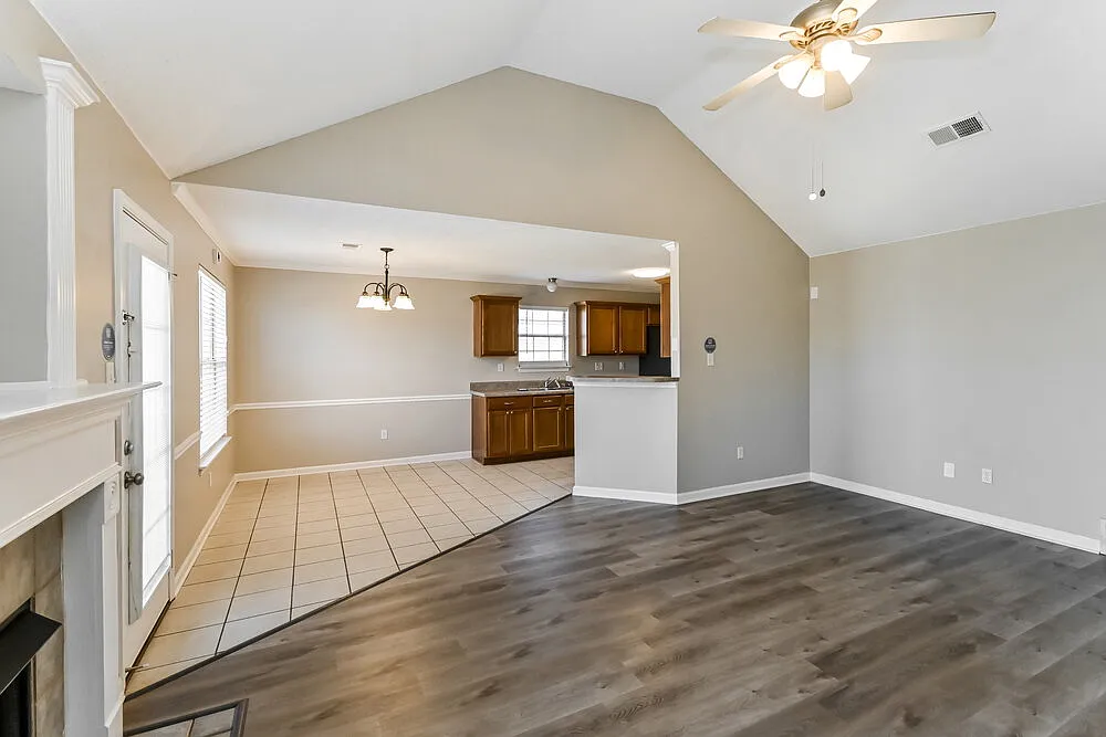 3 bed, 2.0 bath, 1306 sqft, $1,770 — Photo 3