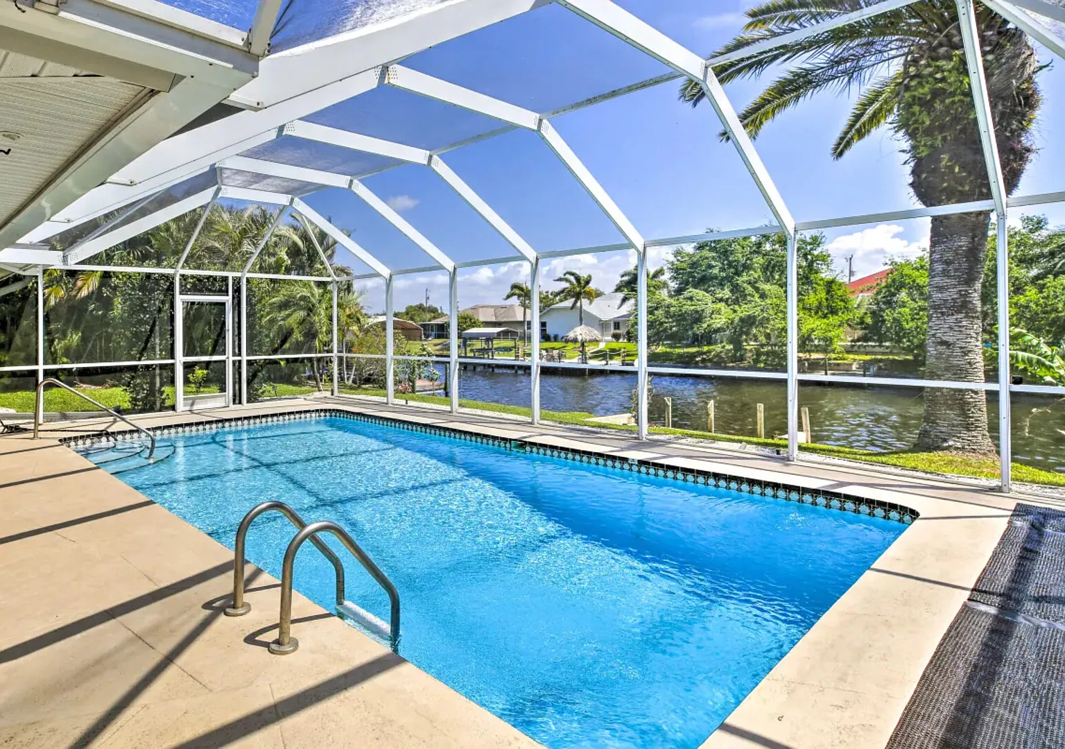 Gulf Access! With a heated pool home. — Photo 2