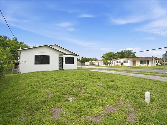 3rd image of 5001 SW 21st St
