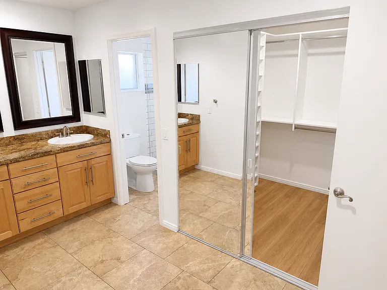 5918 S Clark Dr — Photo 3