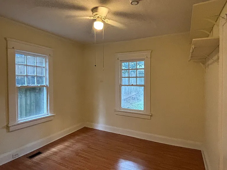 563 Morgan St NE — Photo 10