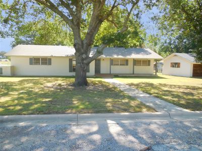 1249 N Holland St, De Leon, TX, 76444