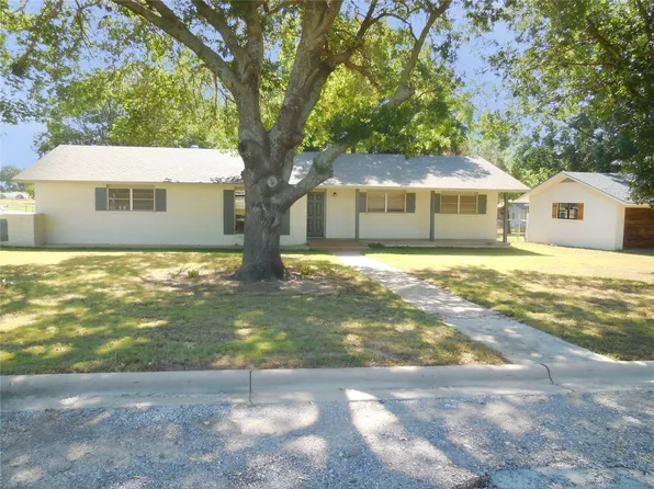 1249 N Holland St, De Leon, TX 76444