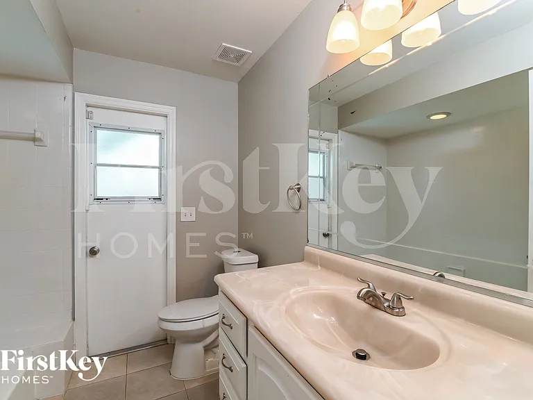 4404 SW 6th Pl — Photo 13