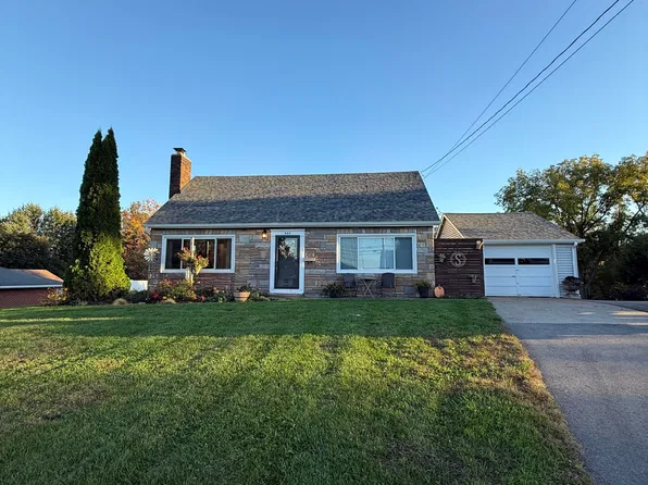 980 Kane St, Dubuque, IA 52001