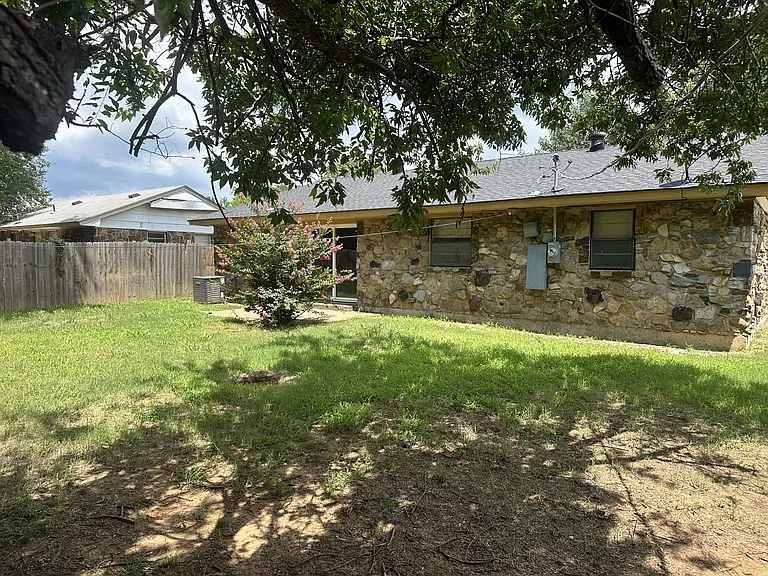 605 Lloyd Ave — Photo 3
