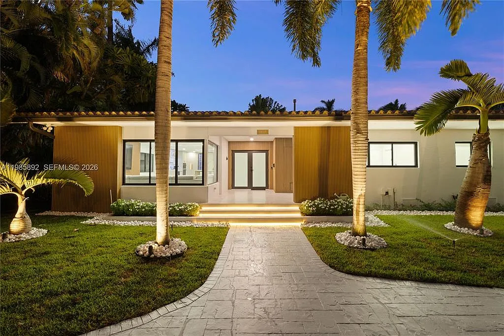 4 bed, 2.5 bath, 2676 sqft, $19,000 — Photo 1