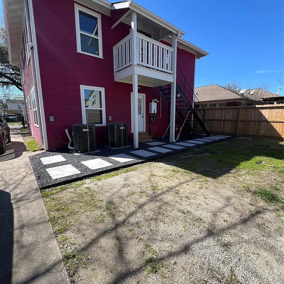 2 bed, 1.0 bath, 2680 sqft, $2,200 — Photo 2