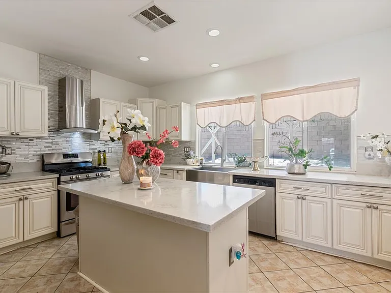 4706 Spice St — Photo 6