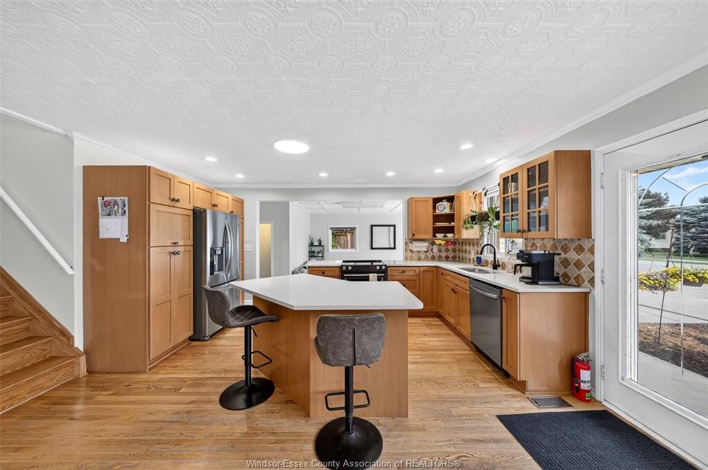 2 Earl Ct, Essex, ON - View 6