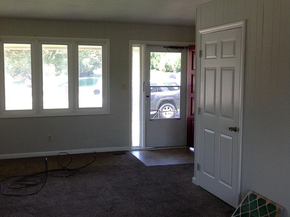 Living room, door to laundry
