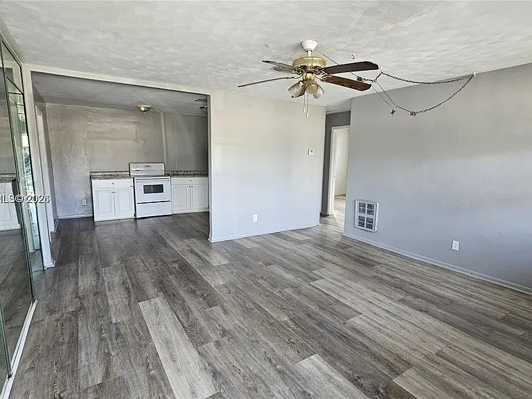374 NW 31st Ave — Photo 7