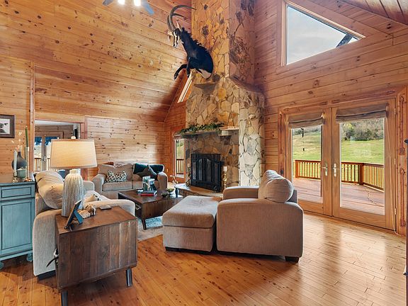12th image of 2063 Kennedy Creek Rd