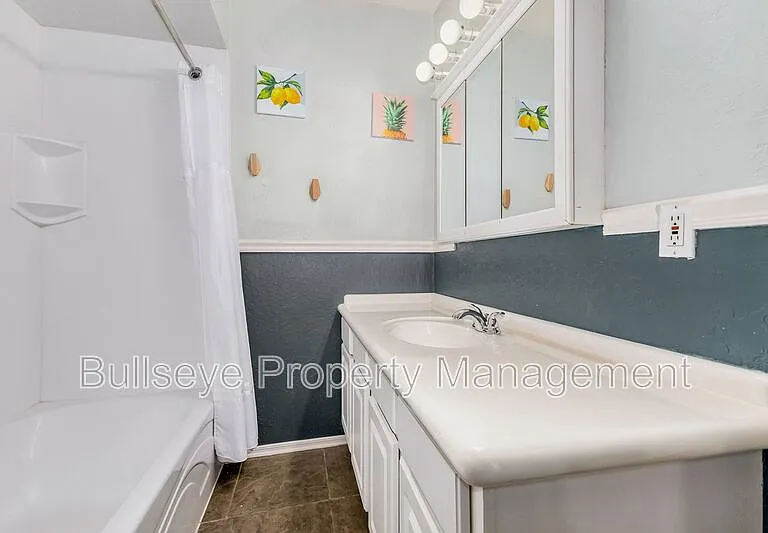 4232 N 10th St — Photo 19