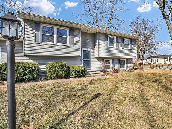 4th image of 2401 Arden Dr