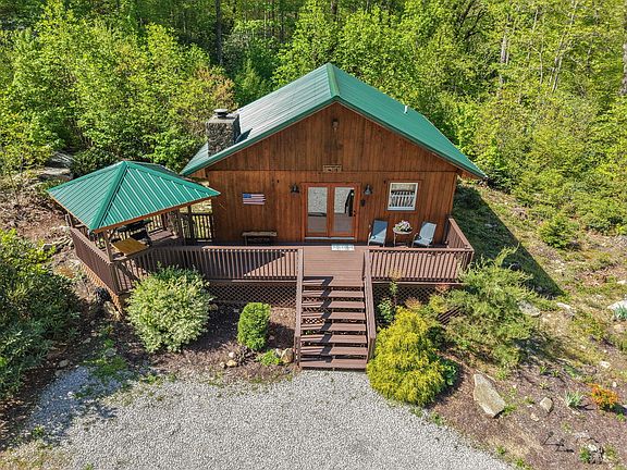 2nd image of 50 Davidson Ln