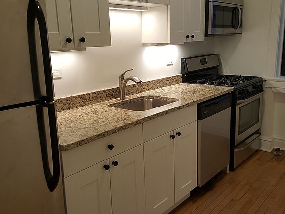 2nd image of 535 W Aldine Ave APT 2S