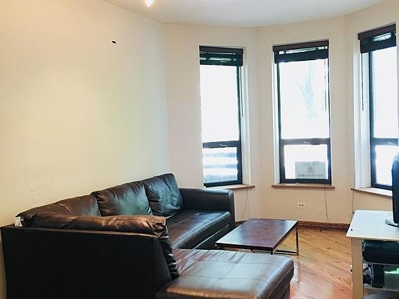 4th image of 1940 N Sheffield Ave #1