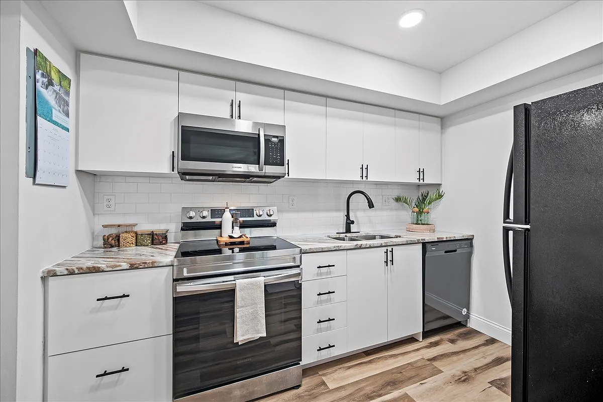 2 bed, 885 sqft, $2,375 — Photo 4
