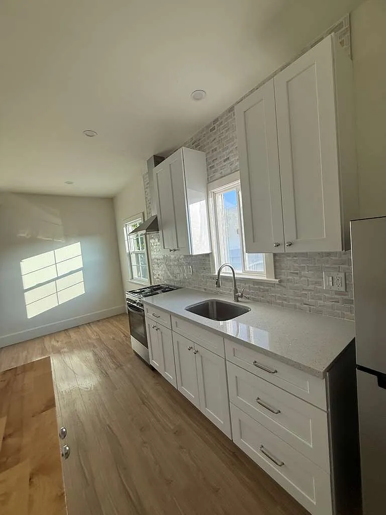 Studio, 420 sqft, $2,100 — Photo 4